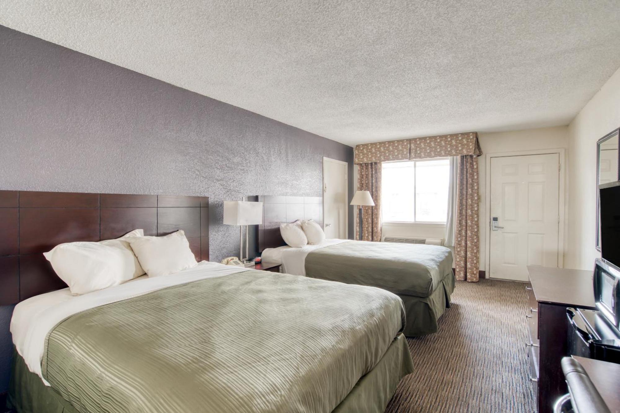 Oyo La- Hwy 165 Hotel